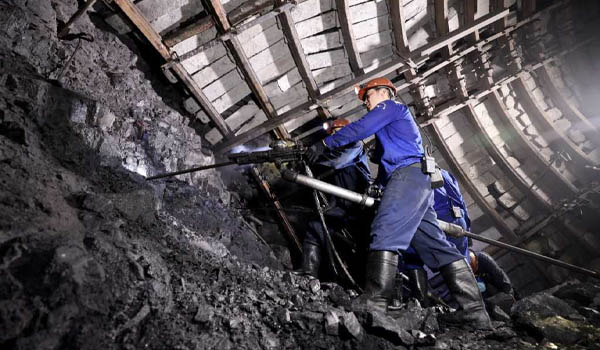 Quá trình khai thác than trong hầm mỏ 