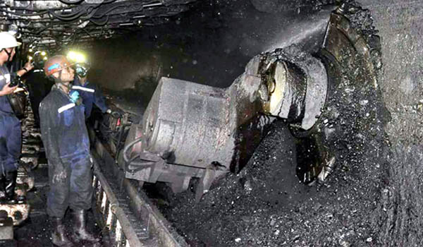 Điều khiển thiết bị máy móc trong khai thác hầm mỏ