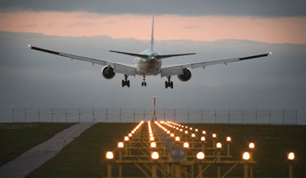 Đèn báo không lắp đặt trong các đường bay để phi công dễ dàng nhìn thấy các vật cản