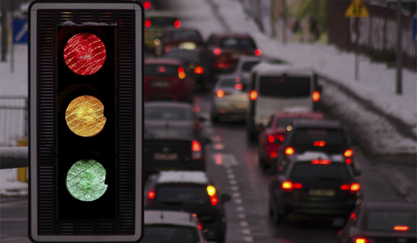 Đèn giao thông thường được lắp đặt tại các ngã ba, ngã tư