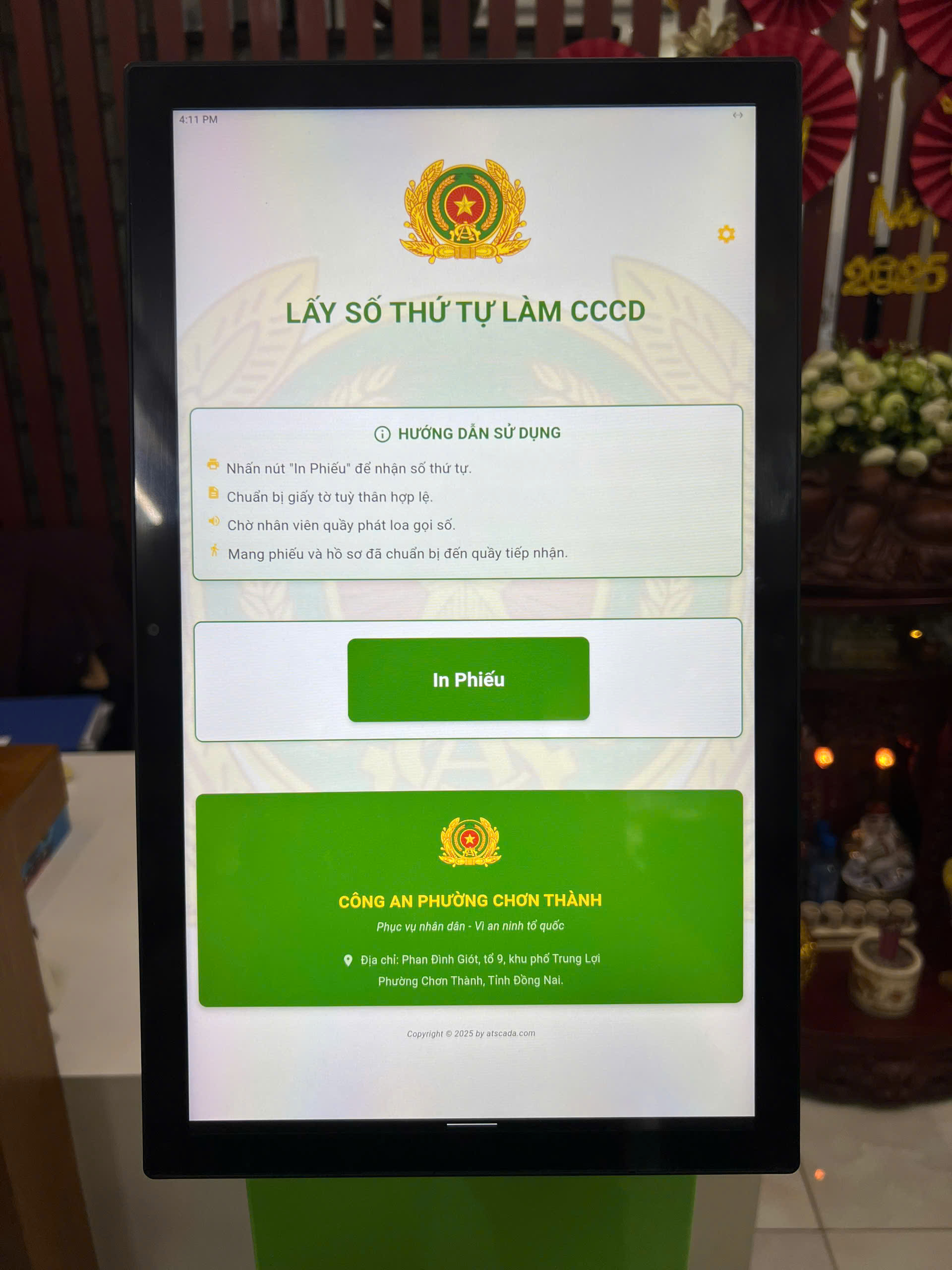 Màn hình cảm ứng hiển thị giao diện lấy số thứ tự