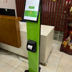 Kiosk tablet 15.6 inch lấy phiếu thứ tự với thiết kế chắc chắn