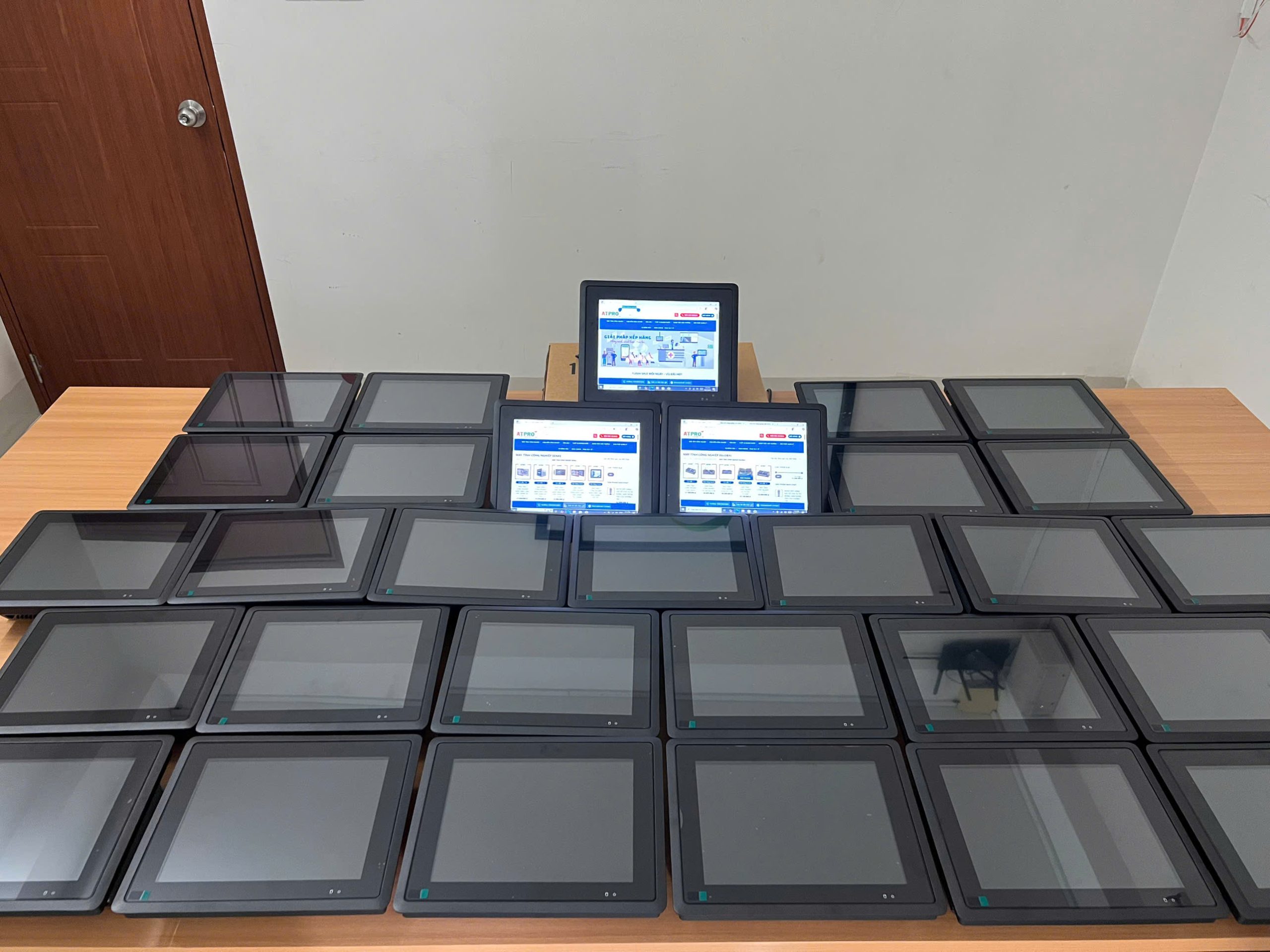 Máy tính công nghiệp màn hình cảm ứng SENKE SK-10.4A giá tốt