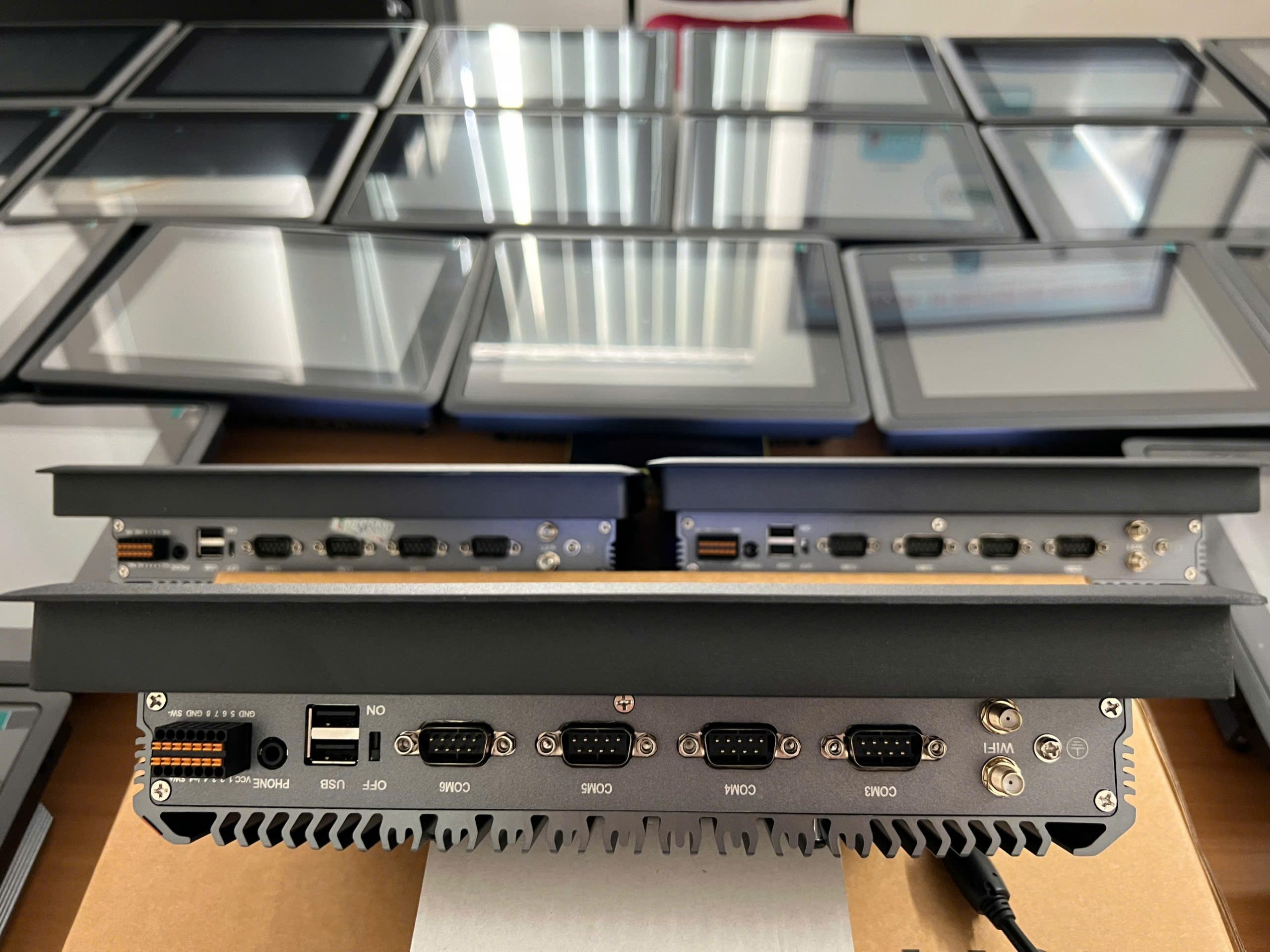 Các cổng kết nối