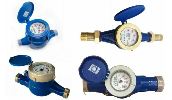 Ưu tiên các loại đồng hồ làm từ đồng thau, gang phủ sơn epoxy hoặc inox, chống gỉ sét & chịu được áp suất cao