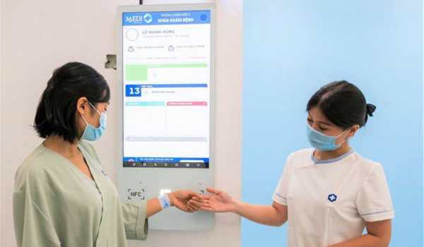 Kiosk khám chữa bệnh không giấy tờ giúp nâng cao chất lượng dịch vụ công