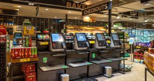 Chi Phí Và Lợi Ích Đầu Tư Máy Kiosk Tự Thanh Toán