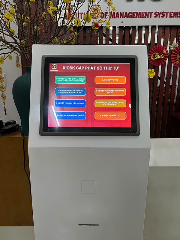 Kiosk lấy số thứ tự tự động nhanh chóng, tiện lợi