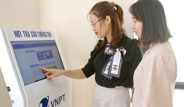 Kiosk thông tin cho phép người dùng tra cứu thông tin/dữ liệu, thực hiện giao dịch tự động,...
