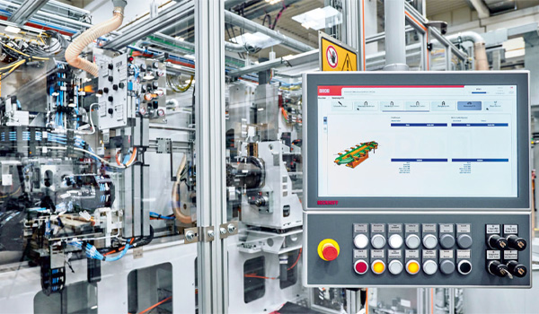 Industrial Panel PC có khả năng kết nối linh hoạt với PLC, MES, SCADA,...