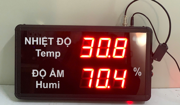 Bảng LED giám sát nhiệt độ độ ẩm là thiết bị điện tử hiển thị thông số nhiệt độ (°C/°F) & độ ẩm (%RH)