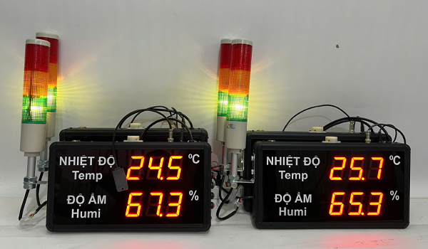 Bảng LED nhiệt độ độ ẩm giám sát online có khả năng cảnh báo khi giá trị vượt ngưỡng an toàn