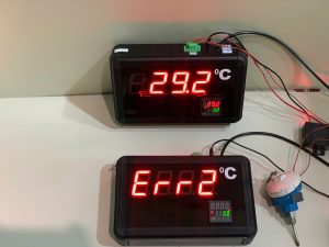 Bảng LED nhiệt độ kết nối với bộ điều khiển nhiệt độ