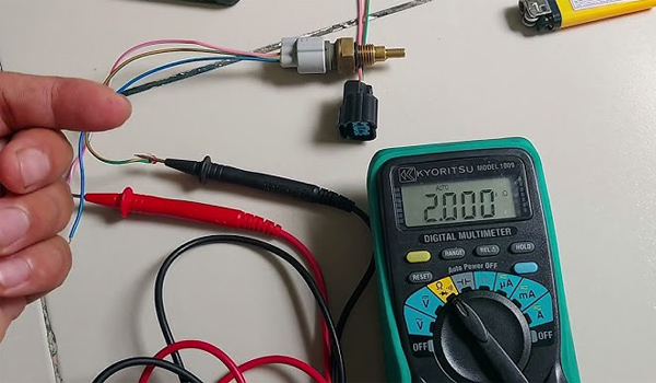 Dùng đồng hồ đo điện áp tại chân Vcc để chắc chắn nguồn cấp ổn định