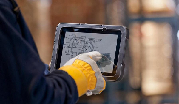 Tablet công nghiệp nhỏ gọn, dễ cầm nắm & mang theo khi di chuyển