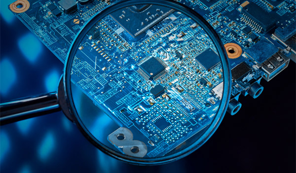 Khi wafer hoàn thành, kỹ thuật viên tiến hành kiểm tra từng chip bằng hệ thống tự độn