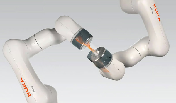 Cobot có thiết kế nhỏ gọn, tiết kiệm diện tích