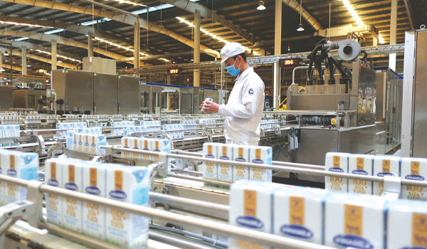 Công nghiệp nhẹ là nhóm ngành công nghiệp chuyên sản xuất các sản phẩm tiêu dùng trực tiếp