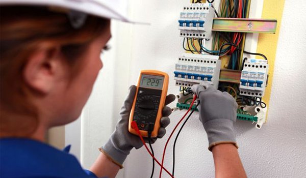 Ngắt hoàn toàn nguồn điện cấp vào công tắc tơ trước khi kiểm tra