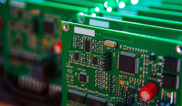 Mạch điện tử là tập hợp các linh kiện điện tử được kết nối với nhau theo 1 sơ đồ mạch nhất định