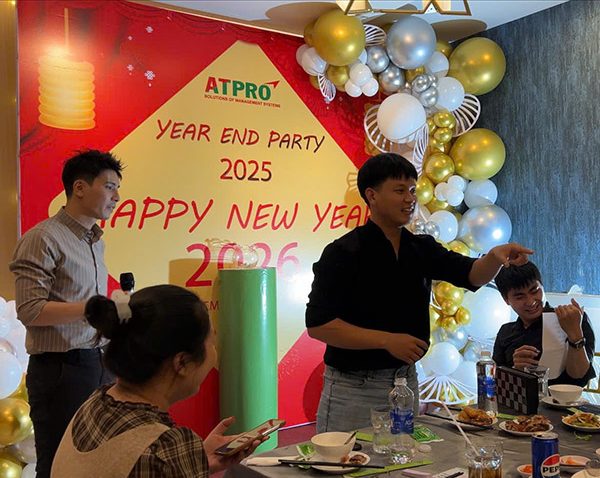 Các trò chơi tập thể hấp dẫn góp phần khuấy động không khí