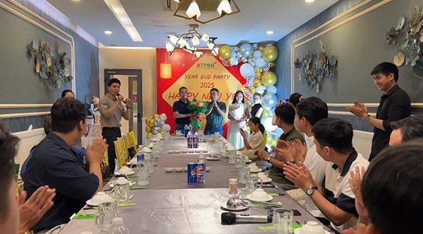 Những bó hoa tươi thắm dành tặng cho Ban lãnh đạo công ty