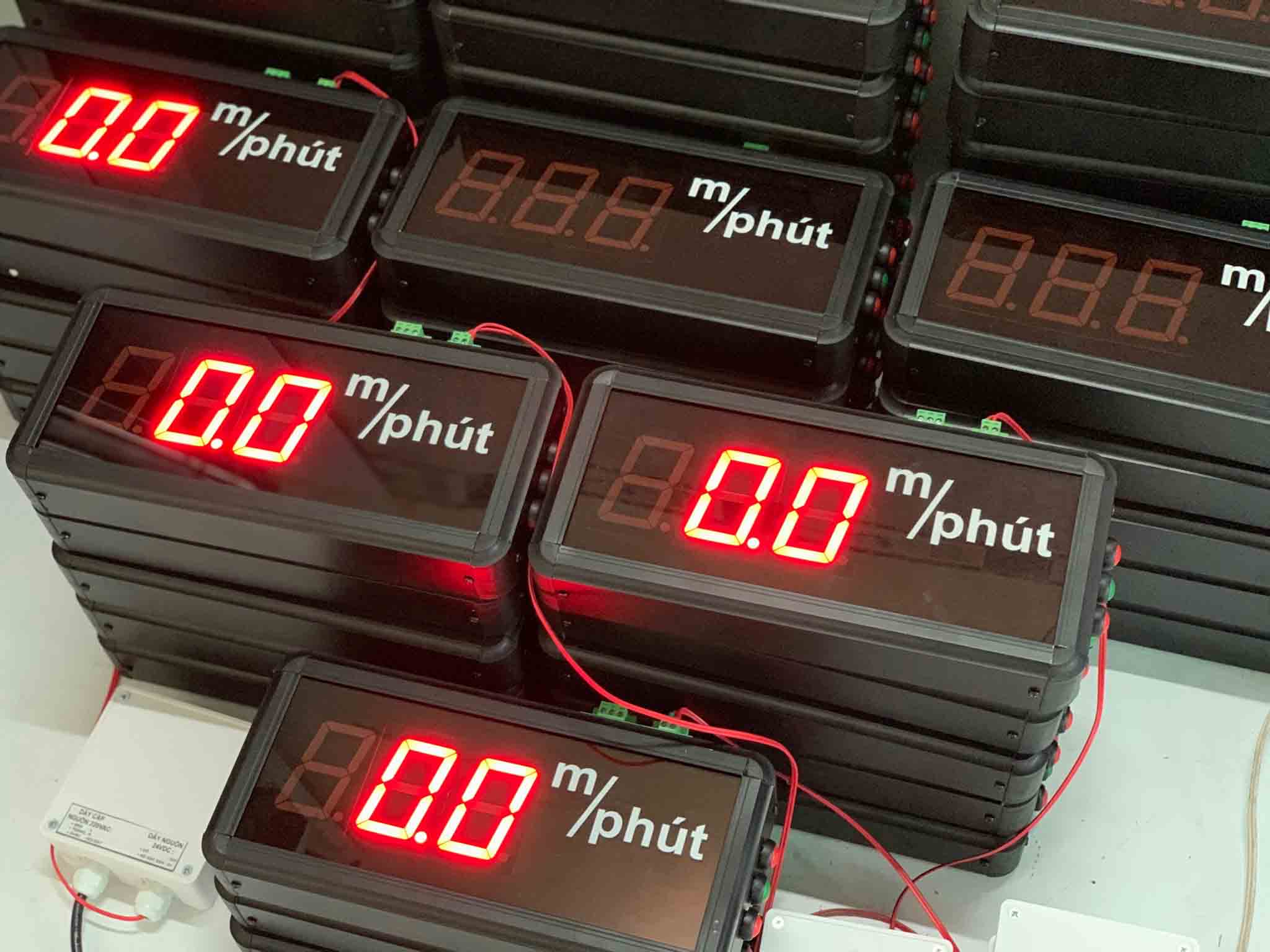 Bảng hiển thị tốc độ 4