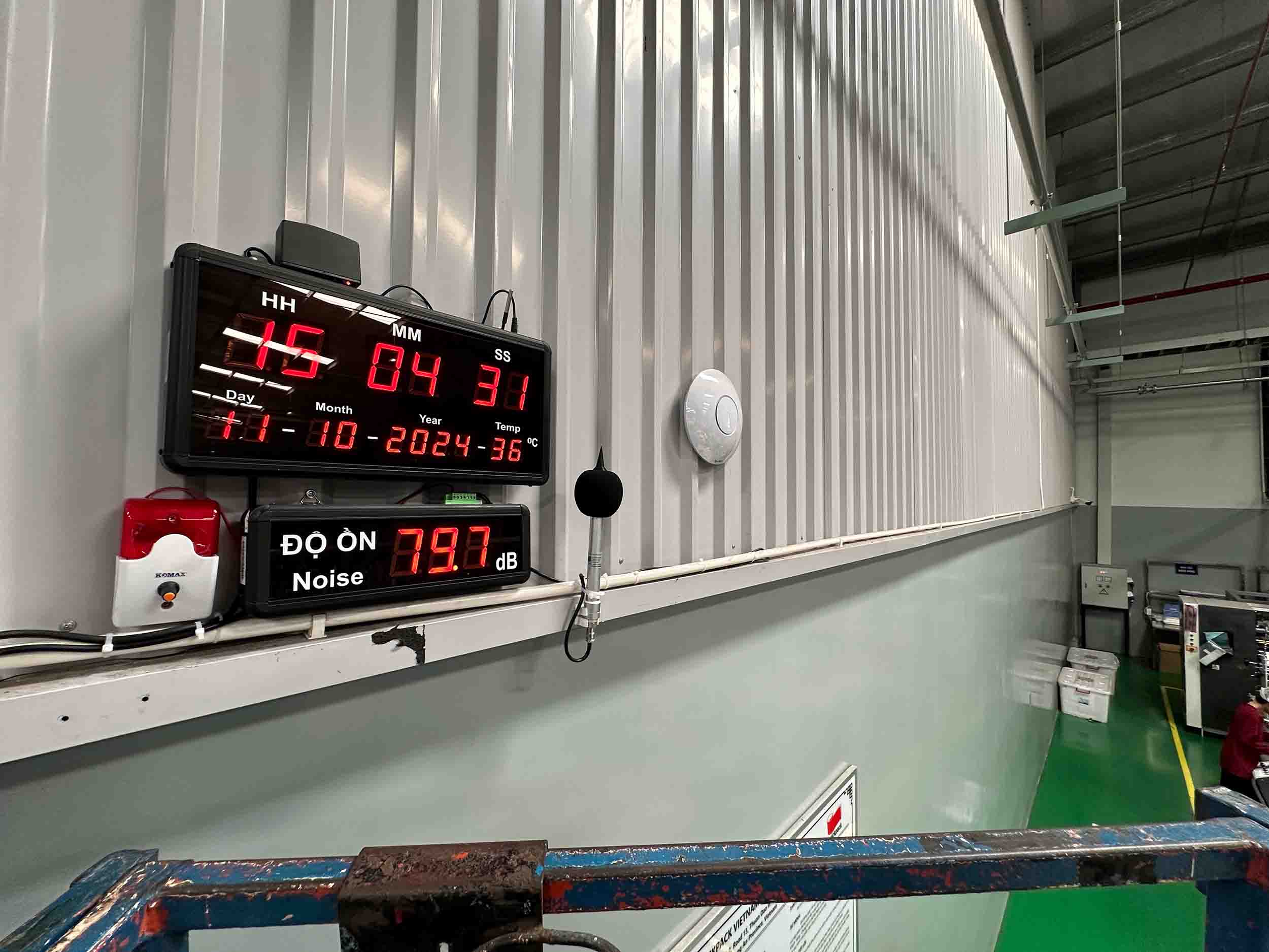 Đồng hồ đo độ ồn tích hợp cảm biến đo độ ồn và chuông cảnh báo