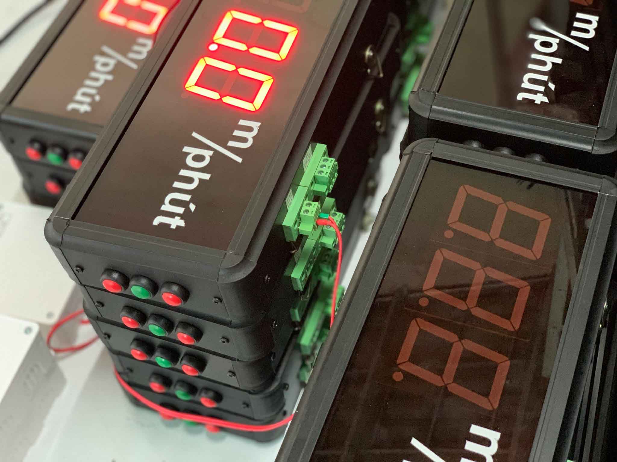 Bảng hiển thị tốc độ 6