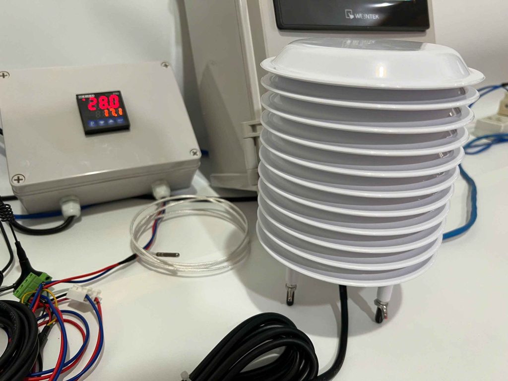 Cảm biến nhiệt độ độ ẩm ngoài trời RK330-01A