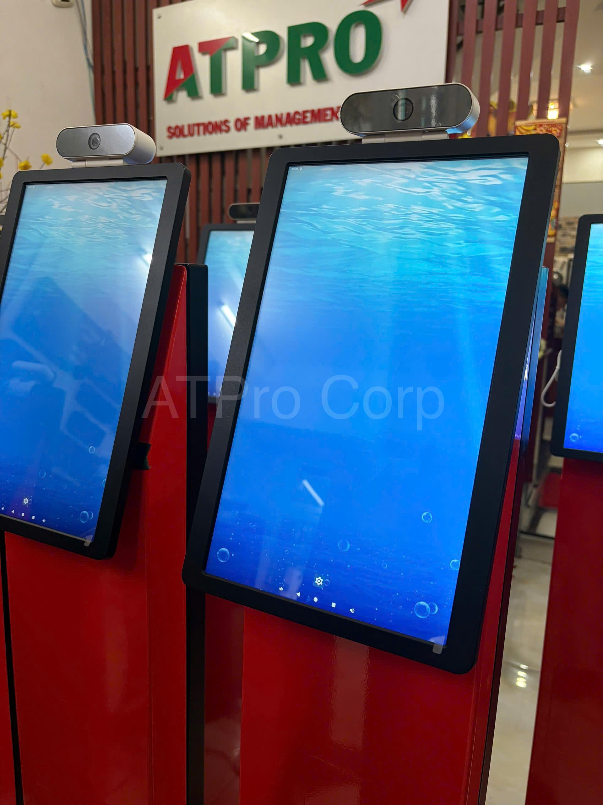 KIOSK TABLET 14 INCH XẾP HÀNG TỰ ĐỘNG- CTY GIAO HÀNG NHANH
